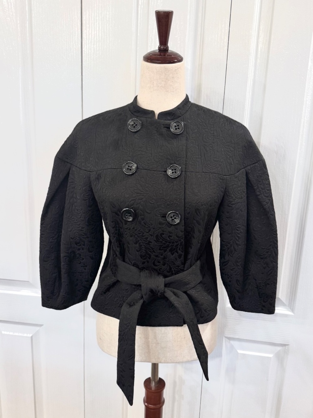 BCBG Black Floral Jacquard Cropped Belted Puff Sleeve Jacket, size Small/Medium